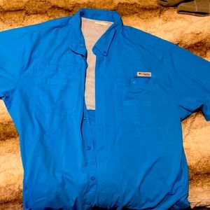 XL Blue Columbia short sleeve button up shirt